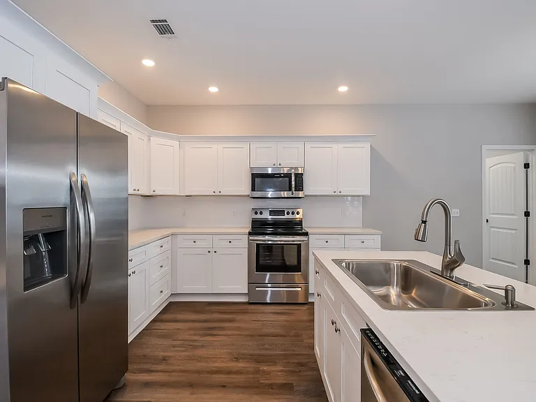 67 Greyfield Dr — Photo 6
