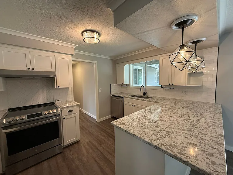 640 Lincoln Ave — Photo 12