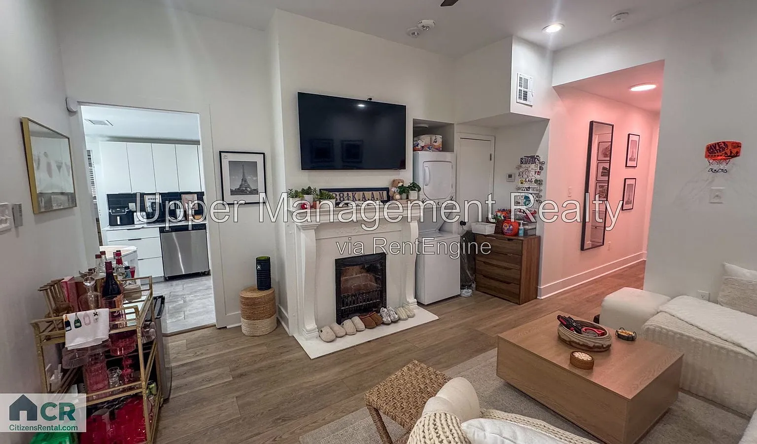 4 bed, 2.0 bath, $7,400 — Photo 2