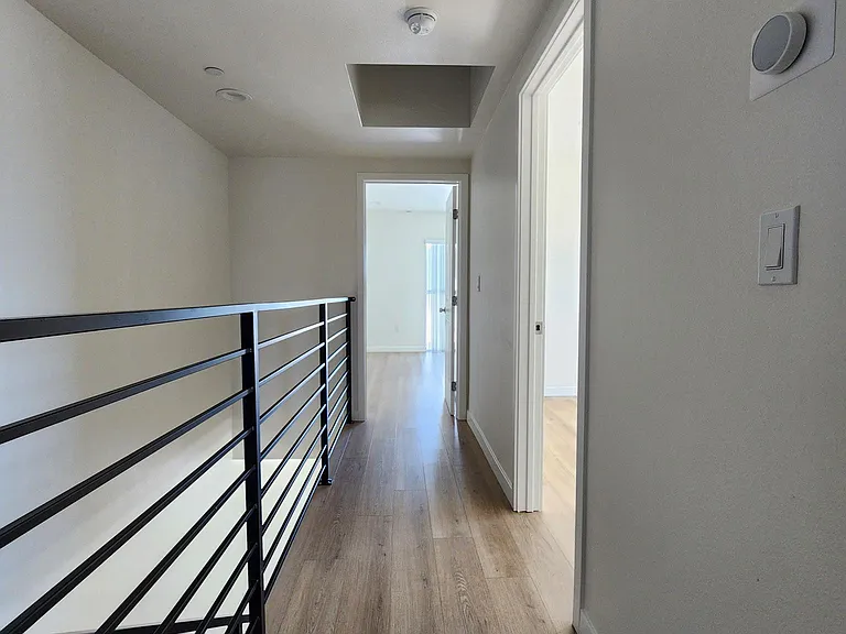 1147 N Kenmore Ave — Photo 16