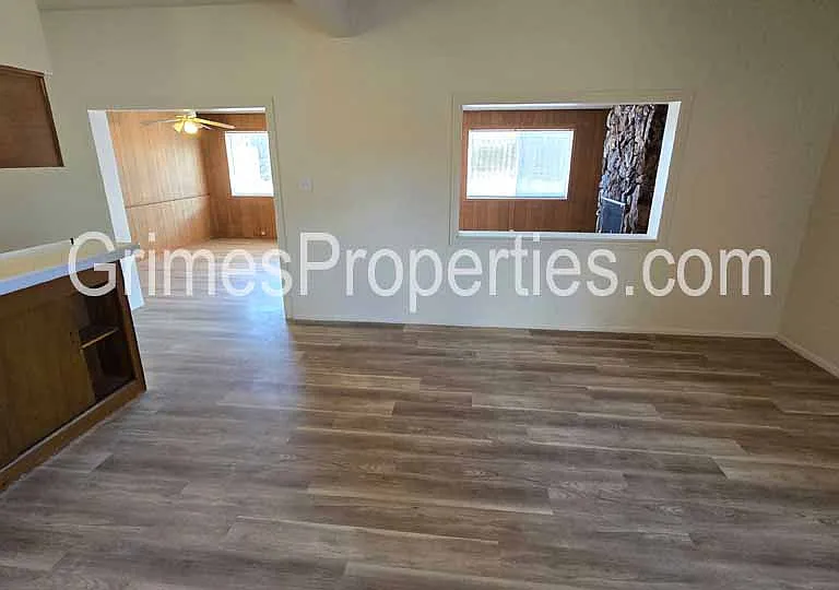 2632 Dakota St NE #7 — Photo 5