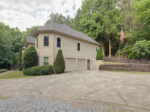 3rd image of 2535 Ashford Dr