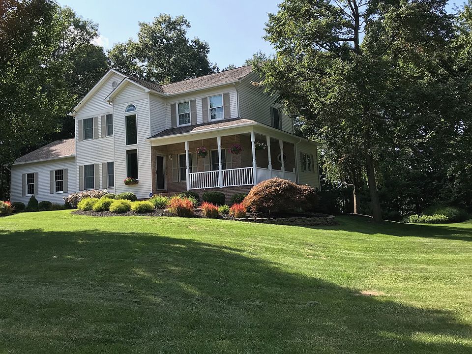 1st image of 2 Oakmont Cir