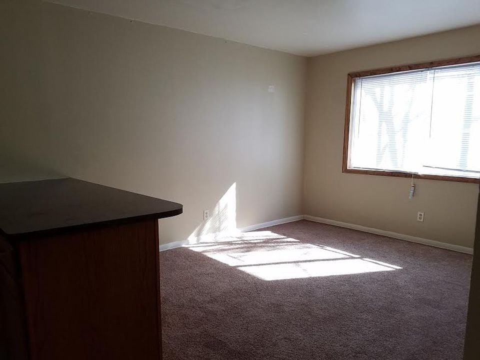 2nd image of 5019 N Hopkins St #18