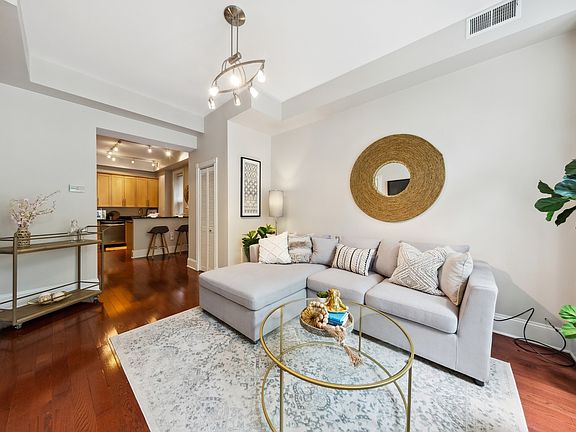 4th image of 831 N Damen Ave APT 1W