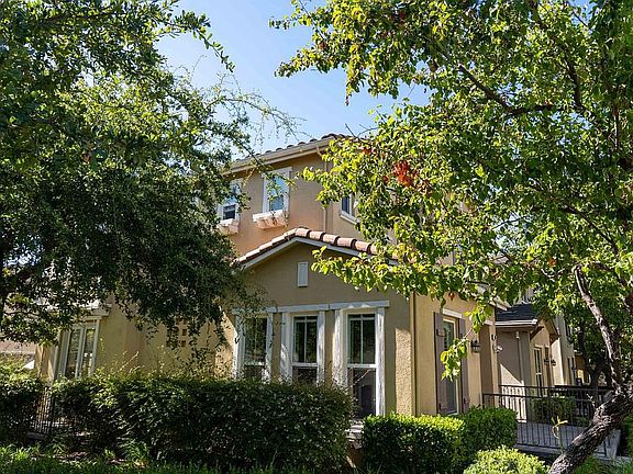 3rd image of 245 Meadow Pine Pl
