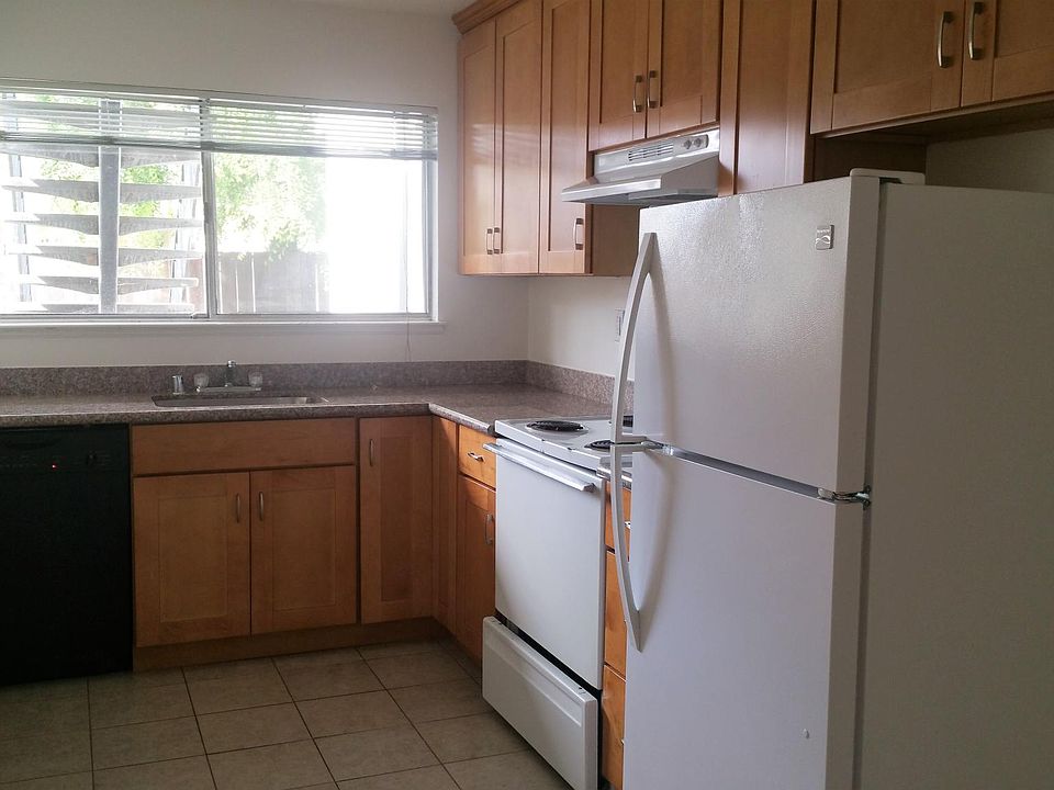 1st image of 564 S Fair Oaks Ave #C