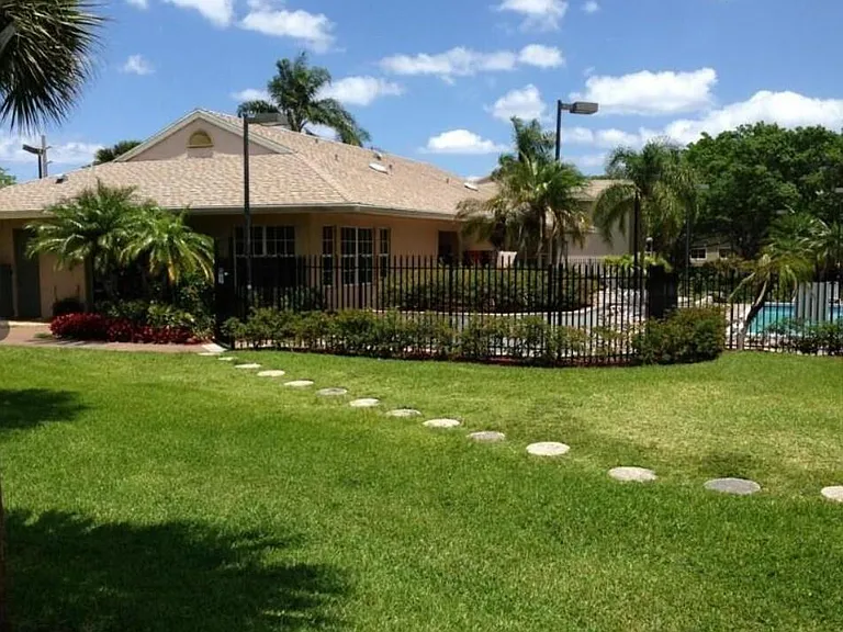 671 Cypress Lake Blvd #D21 — Photo 14