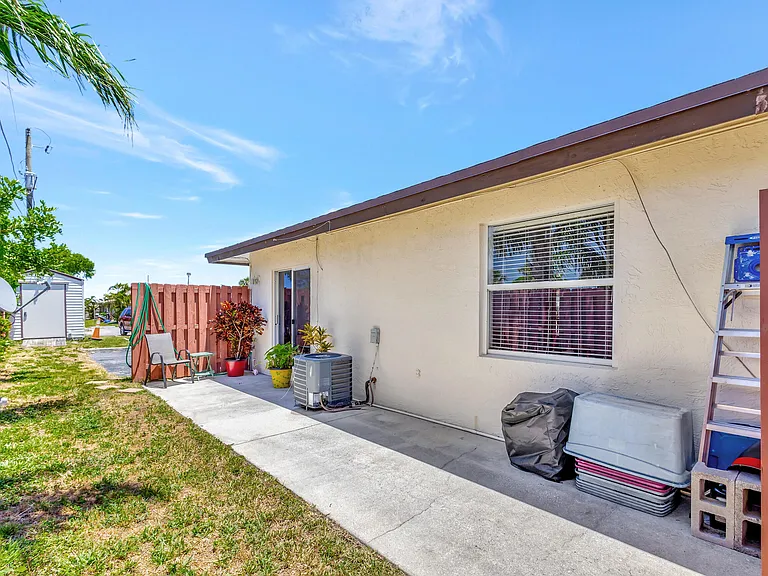 1919 Doffer Ln — Photo 19