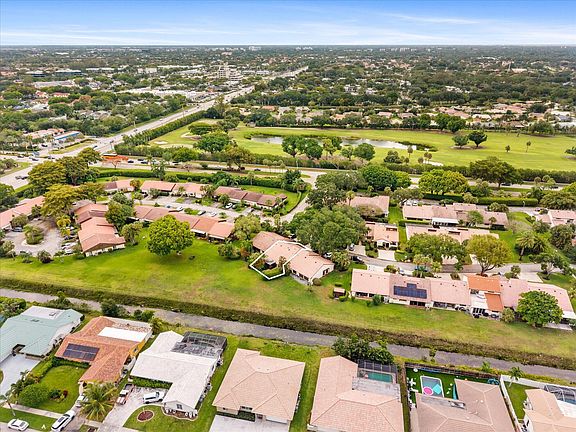 2nd image of 6886 Tiburon Circle