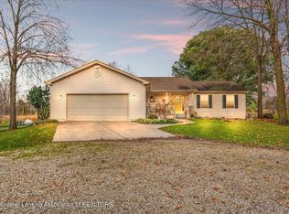 1173 Russell Lea Dr, Charlotte, MI 48813