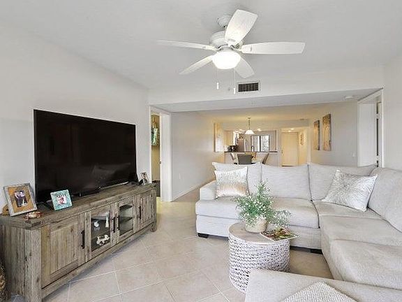 3rd image of 1201 Seafarer Cir APT 103