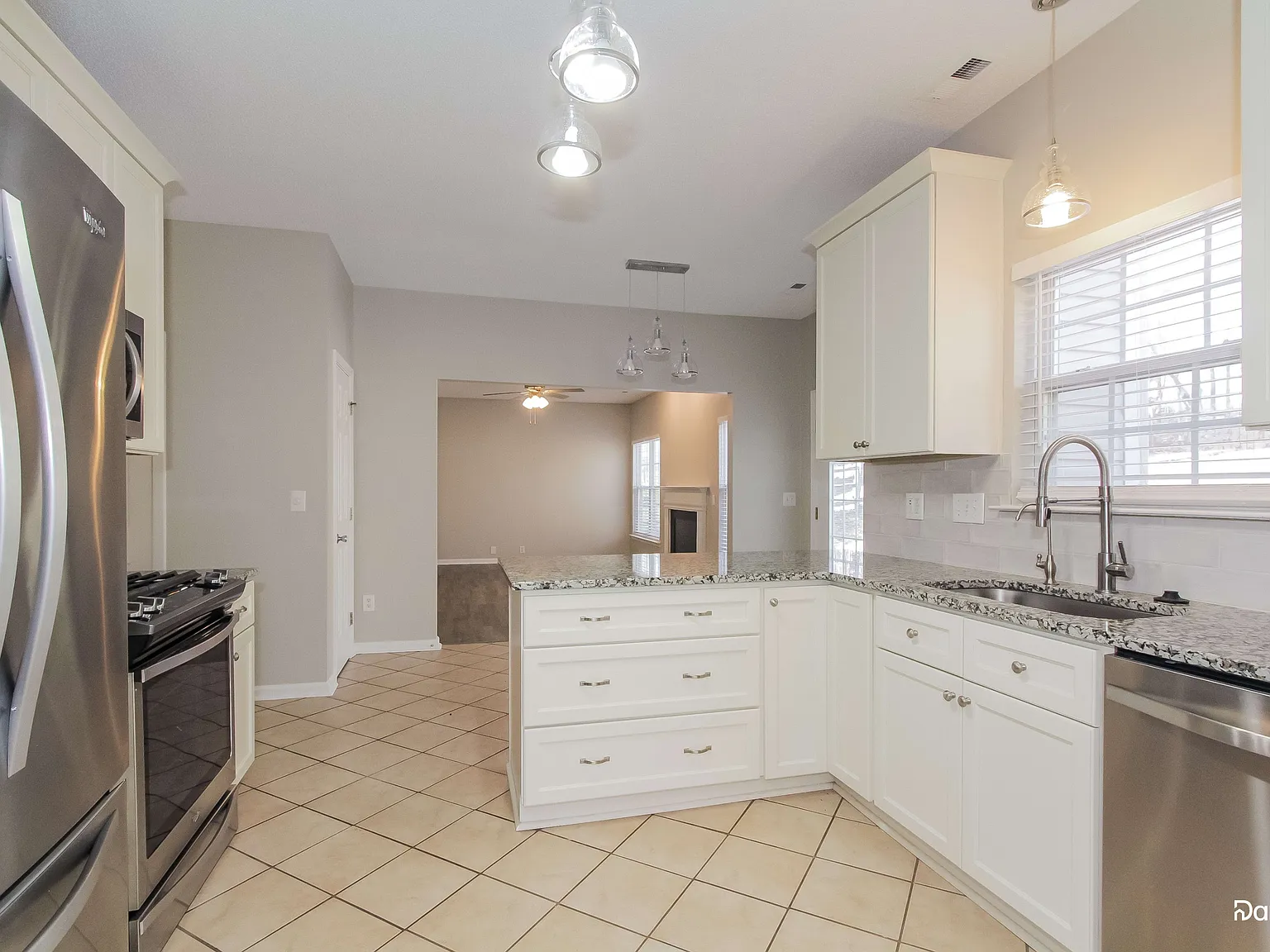 4 bed, 2.5 bath, 2016 sqft, $2,435 — Photo 4