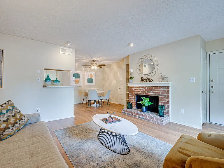 Indian Creek Apartments — Photo 3