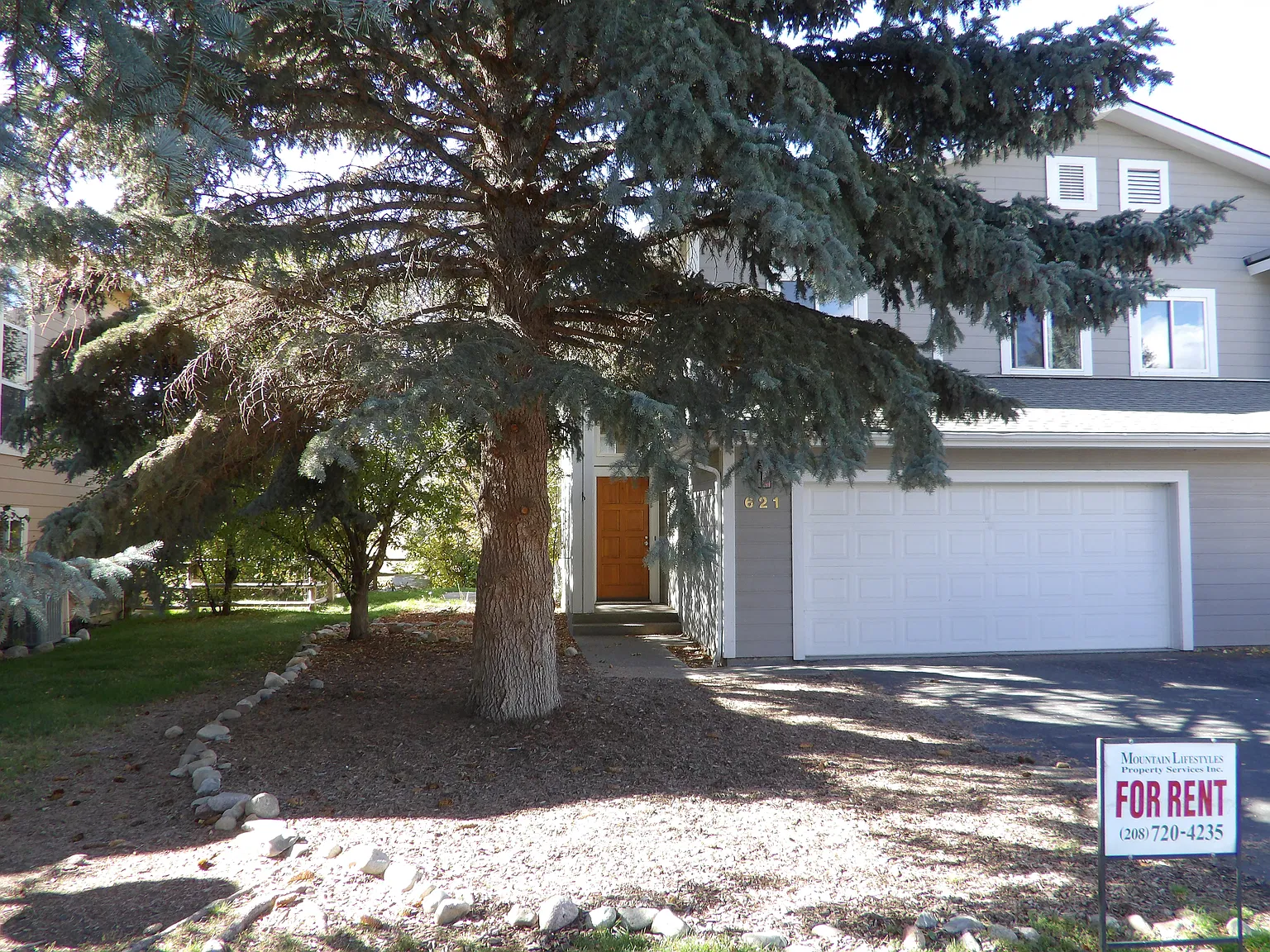 3 bed, 2.5 bath, 1600 sqft, $2,700 — Photo 1