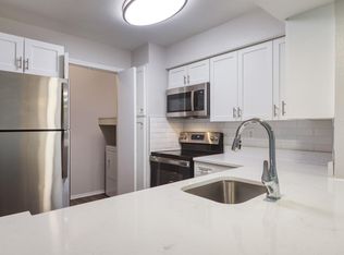 The Crest on Hampton Hollow, Silver Spring, MD 20904