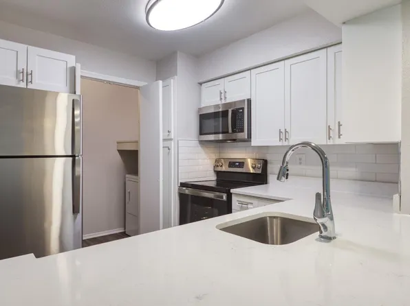 The Crest on Hampton Hollow