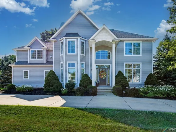 177 Promenade Ln, Williamsville, NY 14221