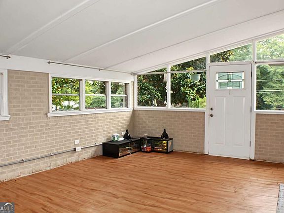 3rd image of 265 Elks St