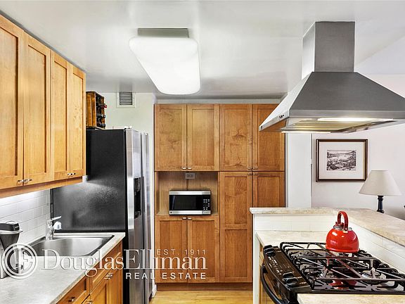 4th image of 359 W 11th St APT 7B