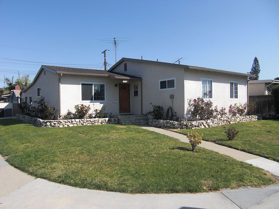 Curb appeal corner lot