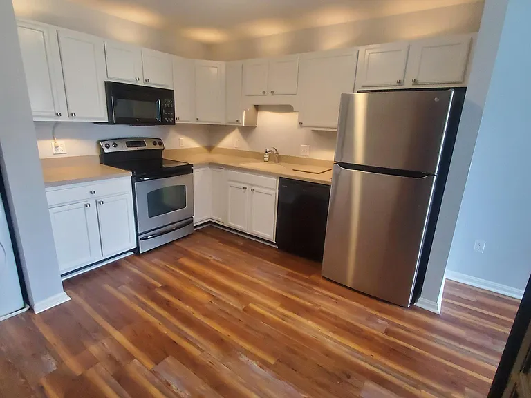 1508 Marion Quimby Dr #8 — Photo 2