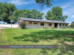 301 N Country Club Rd, Arkansas City, KS 67005