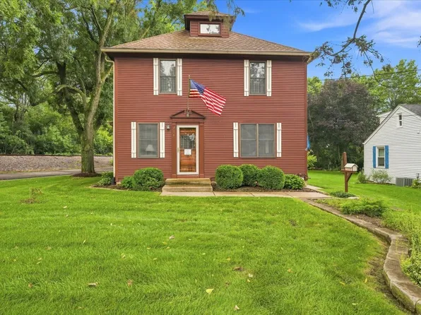 218 Laurel St, Batavia, IL 60510