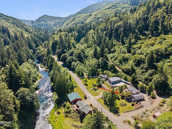 4th image of 15540 Trask River Rd