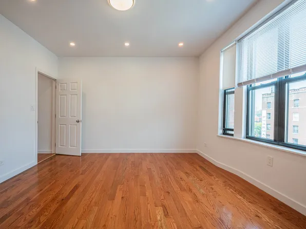 212 East Tremont Avenue image 9 of 22