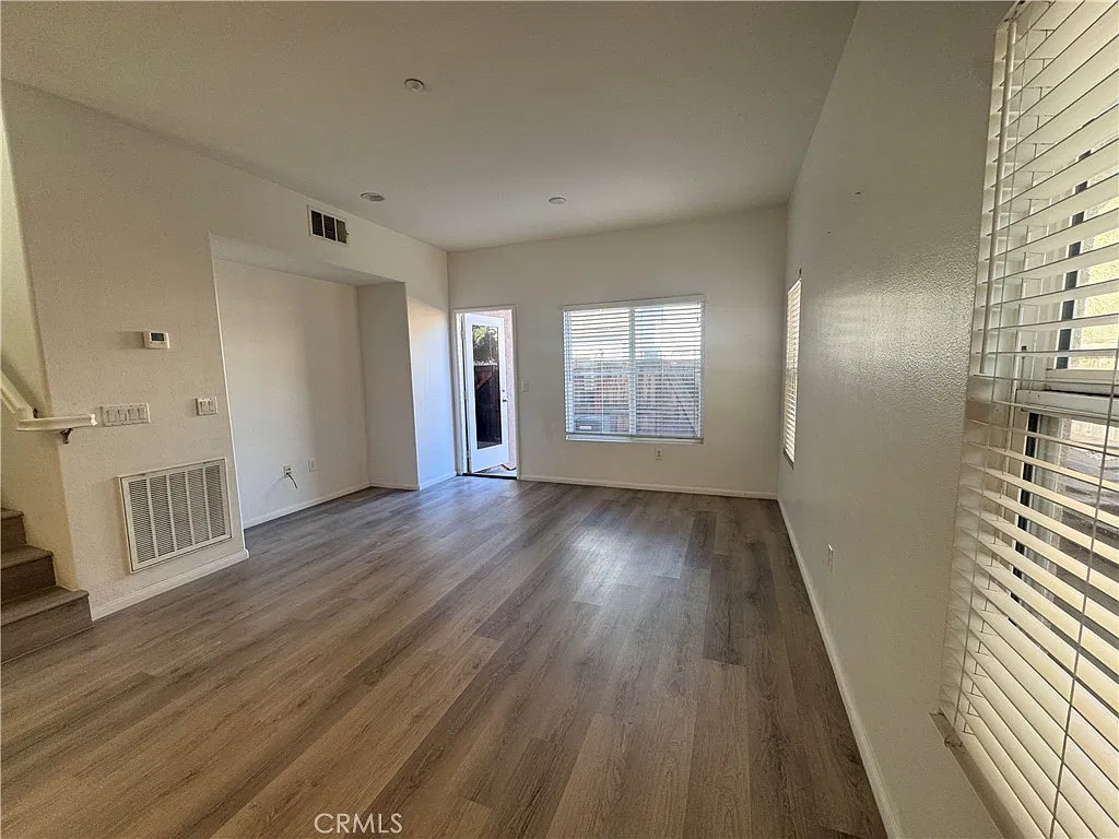 3 bed, 2.5 bath, 1381 sqft, $2,900 — Photo 4