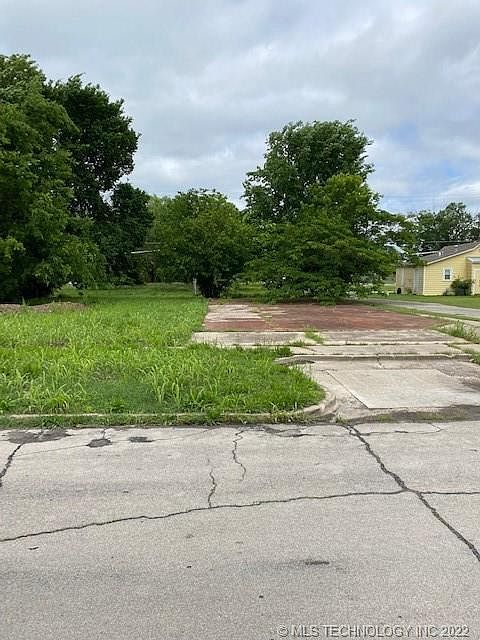 1st image of 202 N Santa Fe Ave