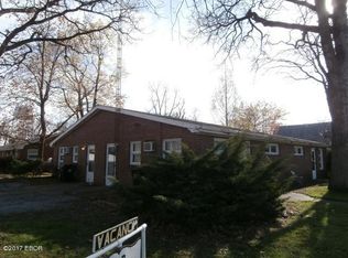 200 S Elm St, Sesser, IL 62884