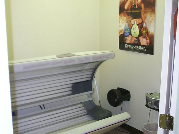 1 of 4 tanning rooms