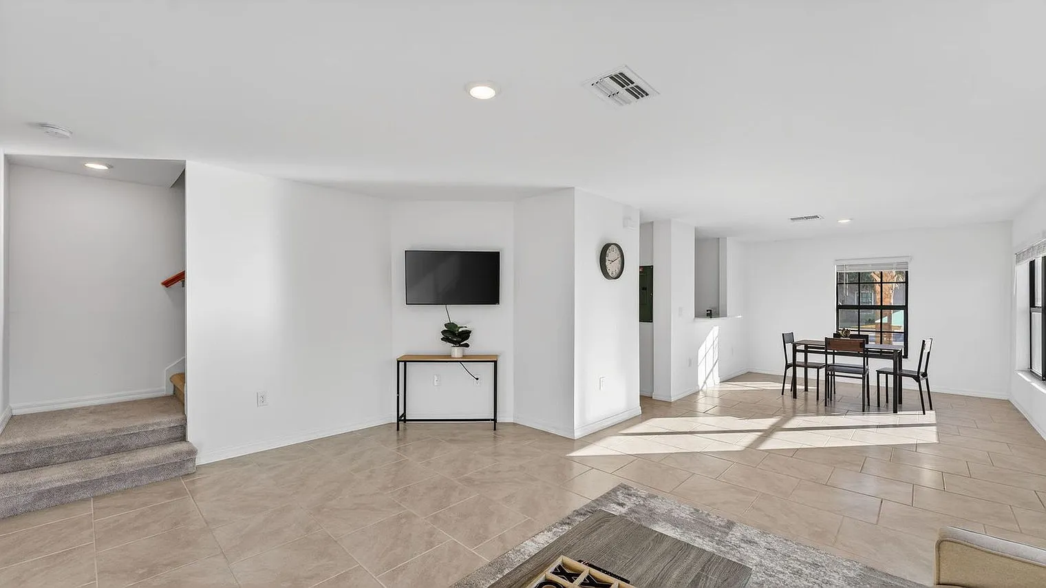 3 bed, 2.5 bath, 13906 sqft, $2,105 — Photo 3