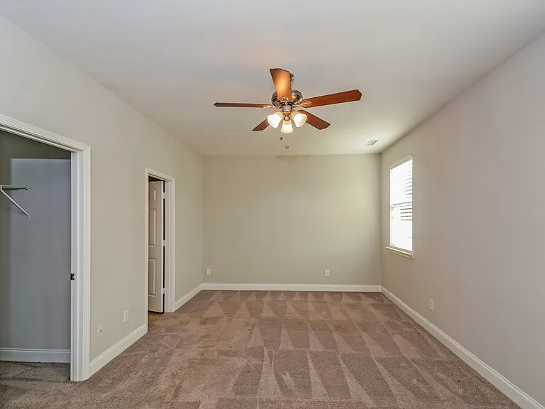 233 Norwich Dr — Photo 7