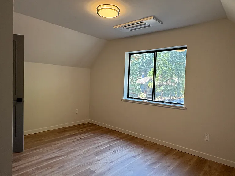 805 Holiday Ct — Photo 22
