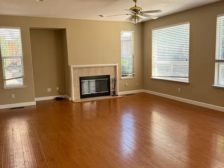 323 Lower Vintners Cir — Photo 5