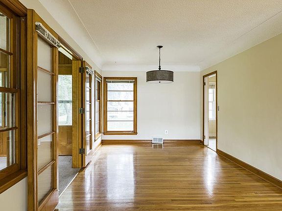 5th image of 349 21st Ave N