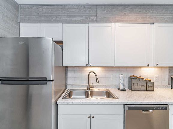 2nd image of 1962 Goldsmith Ln APT 8