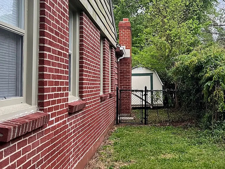 1033 E Kingsbury St — Photo 4