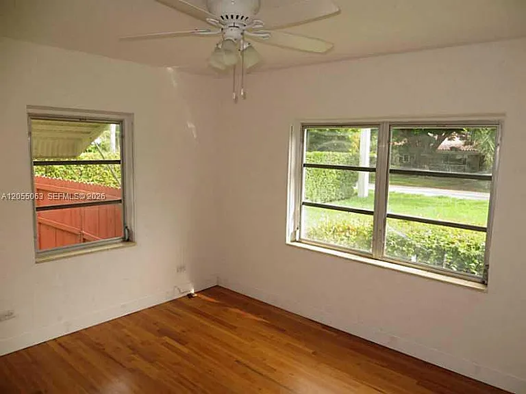 5851 SW 28th St — Photo 10