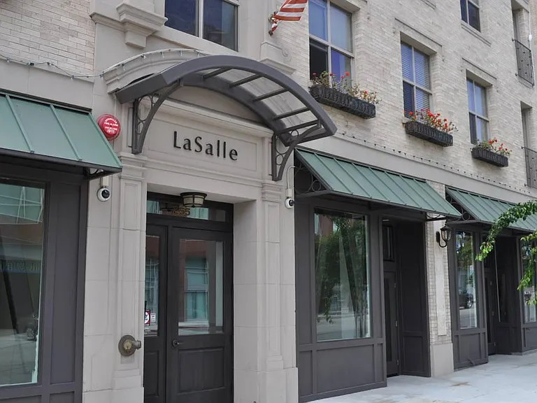 255 W 7th St #20 — Photo 23