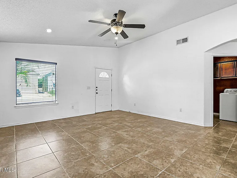 14214 Silver Point Ave — Photo 6