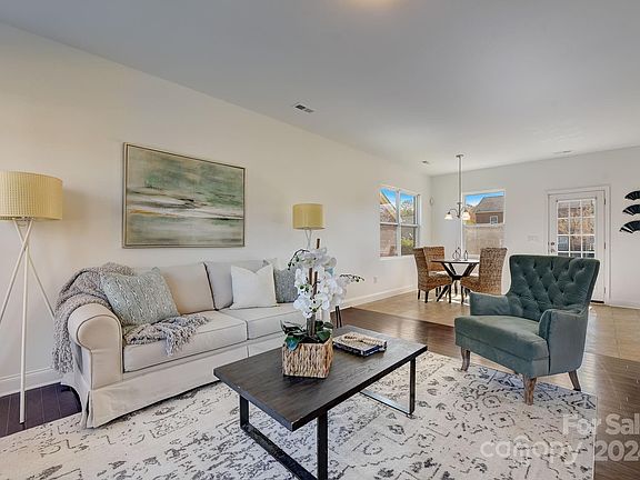 3rd image of 248 Oakbourne Ln