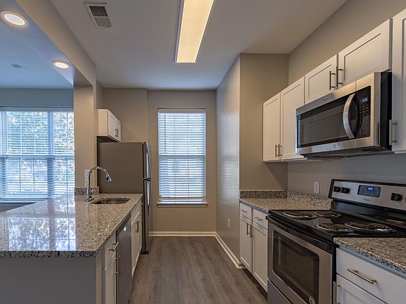 4th image of 850 Crawford Pkwy #18a61bb5f