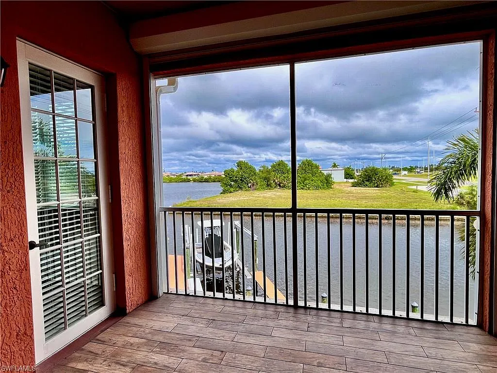 3 bed, 2.5 bath, 2374 sqft, $3,000 — Photo 3
