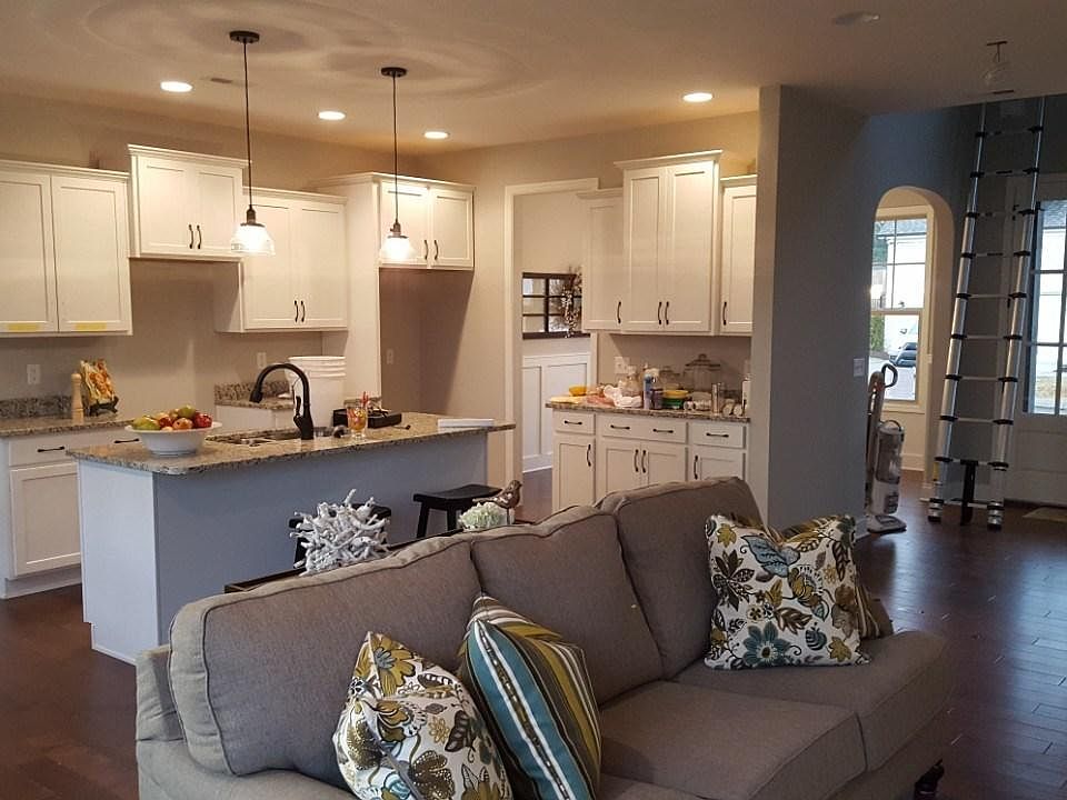 1st image of 8910 Highbury Way
