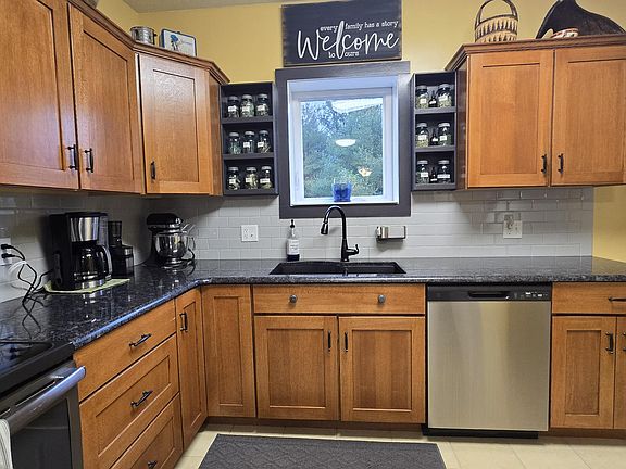 5th image of 426 S Webster St