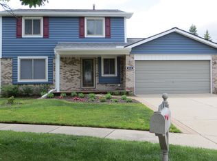 8930 Knolson Ave, Livonia, MI 48150